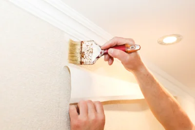 Pose de papier peint à René — revêtements muraux et toiles de verre
